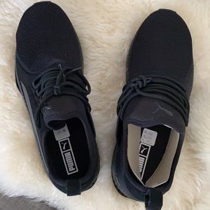 NWOT PUMA tennis shoes
